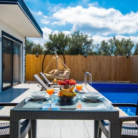 Uezuemlue 1 Bedroom Secluded With Private Pool Hot Tub Вилла Калкан