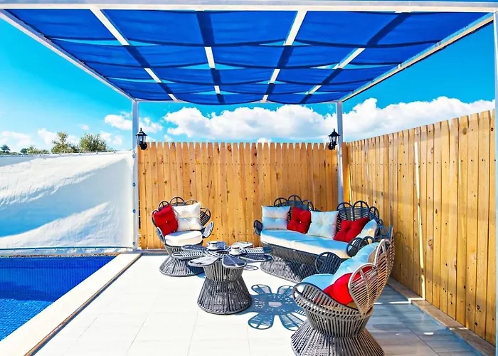 Uezuemlue 1 Bedroom Secluded With Private Pool Hot Tub Вилла Калкан