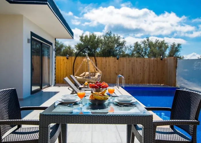 Uezuemlue 1 Bedroom Secluded With Private Pool Hot Tub Вилла Калкан