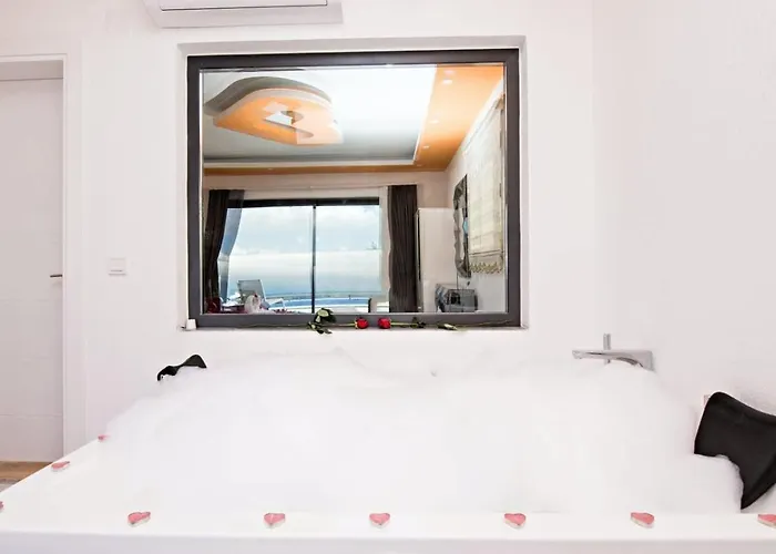 Uezuemlue 1 Bedroom Secluded With Private Pool Hot Tub Вилла