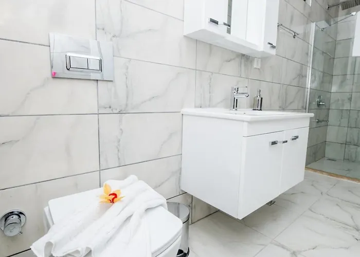 Вилла Uezuemlue 1 Bedroom Secluded With Private Pool Hot Tub Калкан