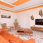 Βίλα Uezuemlue 1 Bedroom Secluded With Private Pool Hot Tub Καλκάν