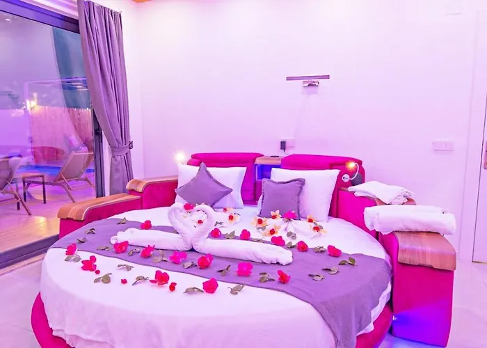 Uezuemlue 1 Bedroom Secluded With Private Pool Hot Tub *