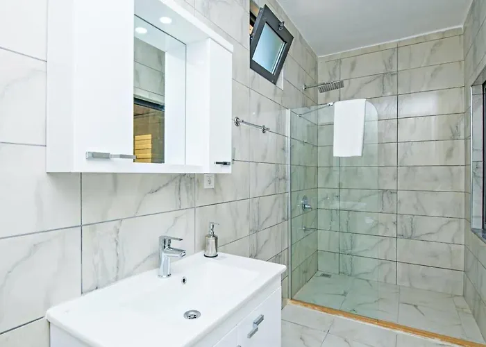 Uezuemlue 1 Bedroom Secluded With Private Pool Hot Tub *