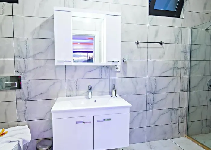 Villa Uezuemlue 1 Bedroom Secluded With Private Pool Hot Tub *